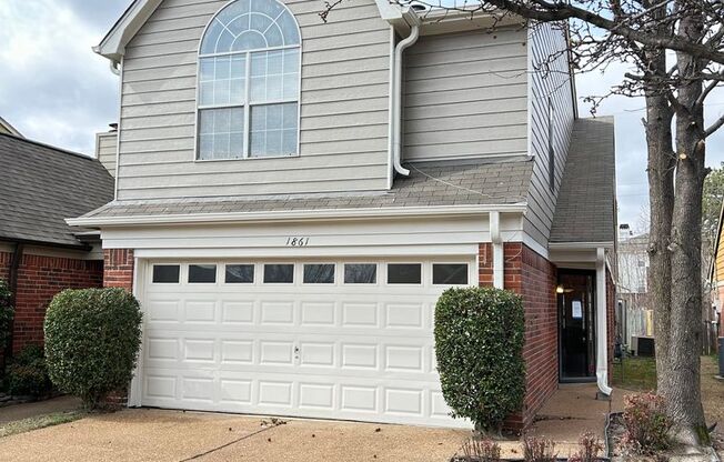 3BD/2.5BA Townhome with fully fenced back yard! Newer Paint! Newer Flooring!