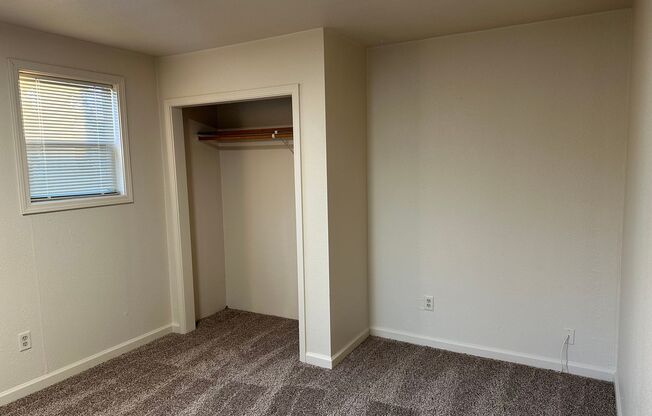 2 beds, 1 bath, $1,595