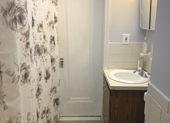 2 beds, 1 bath, 865 sqft, $3,750, Unit 401