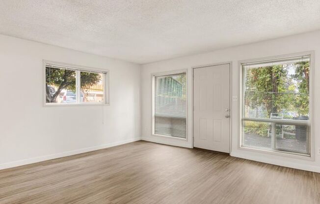 2 beds, 1 bath, 950 sqft, $1,750, Unit 37