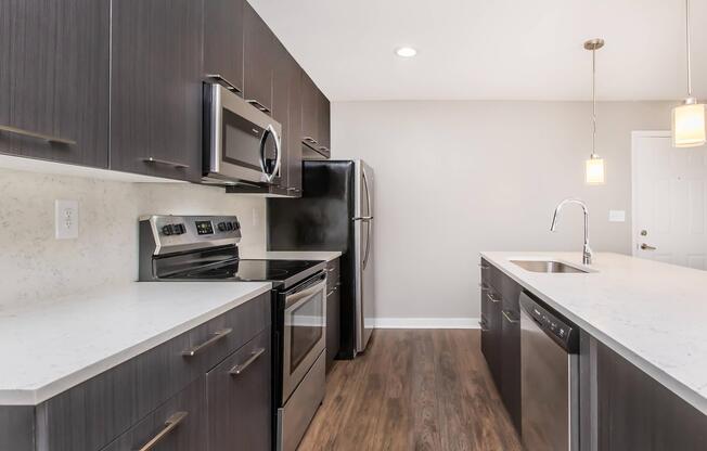 1 bed, 1 bath, 893 sqft, $1,600