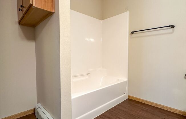 2 beds, 1 bath, 1,295 sqft, $1,440, Unit ML 515-11