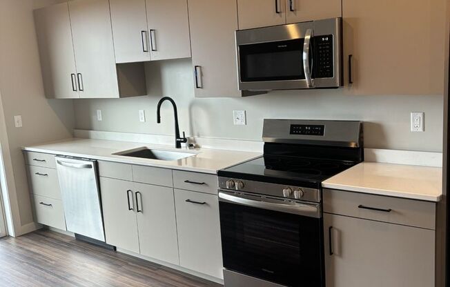 Studio, 1 bath, 565 sqft, $1,025, Unit 534