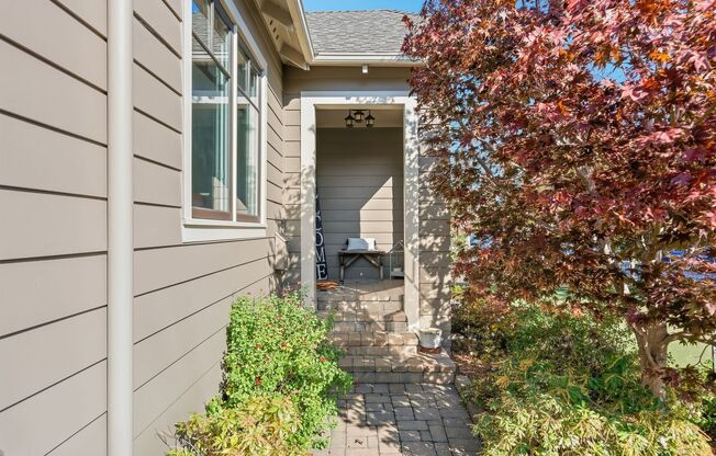 Fully Furnished , New Remodeled Burlingame Home Just Blocks from Broadway