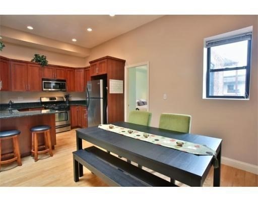 2 beds, 1 bath, 878 sqft, $2,750, Unit 8