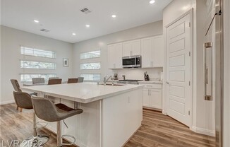 933 ALLISTER FLDS LN
