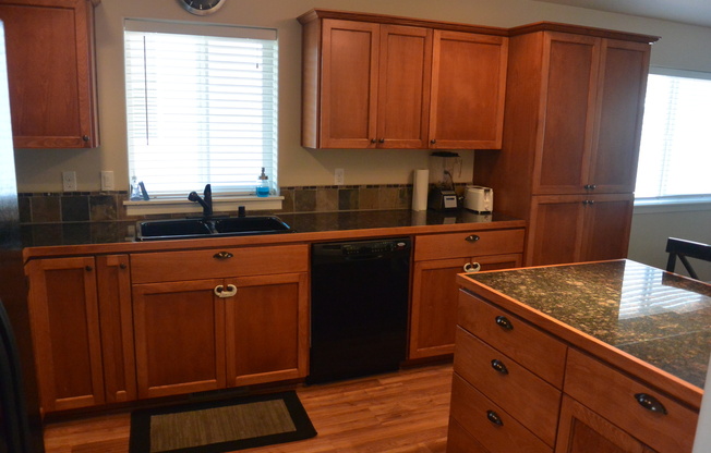 Beautiful 3 Bedroom Home in Walnut Grove Estates for Lease - 7610 NE 61st Way