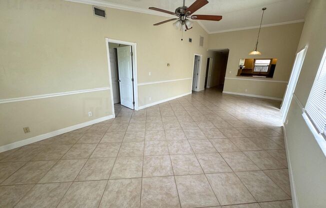 6633 North Parkway Drive #5-7