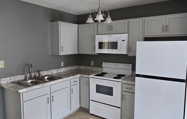 1 bed, 1 bath, 500 sqft, $895, Unit 242
