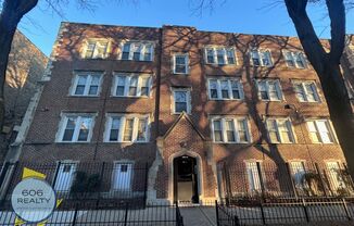 Charming Apartments in Rogers Park!