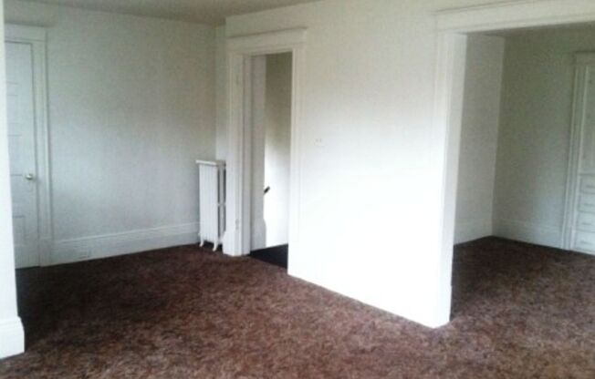 3 beds, 1 bath, $1,500, Unit Upper