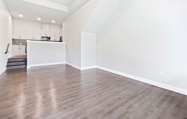 1 bed, 1 bath, 453 sqft, $2,450, Unit 422 SIM
