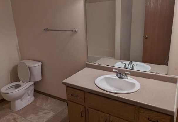 2 beds, 1 bath, $1,095, Unit 2301-16