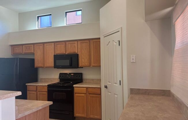 3 beds, 2 baths, $1,650