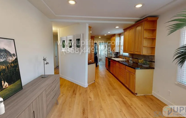 35th St (3711-3721)