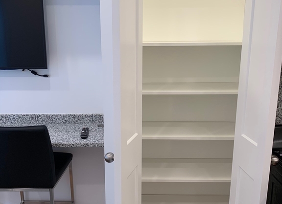 Studio, 1 bath, $1,550, Unit 17