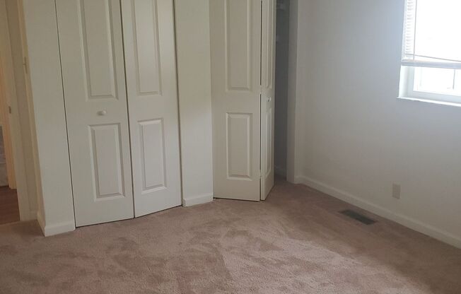 2 beds, 1 bath, 900 sqft, $945, Unit 05224-4
