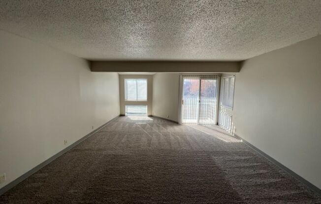 2 beds, 1 bath, $1,175, Unit 2575NE