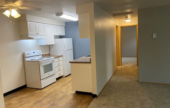 2 beds, 1 bath, 800 sqft, $1,679, Unit 8015