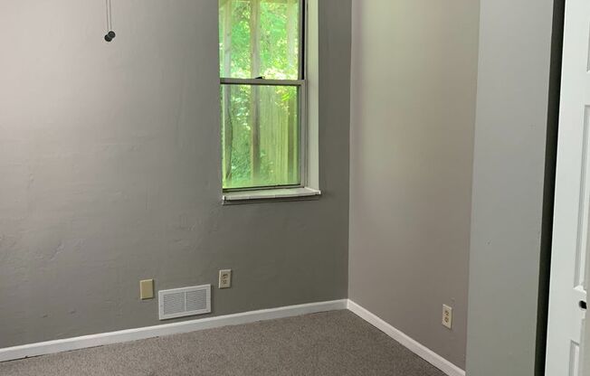 2 beds, 1 bath, $1,595, Unit Apt 1