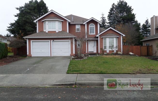 Stunning & UPDATED 4-Bedroom Home w/Attached Garage and A/C in Campus Highlands in Federal Way!