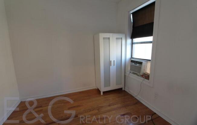 2 beds, 1 bath, 725 sqft, $2,500, Unit 52