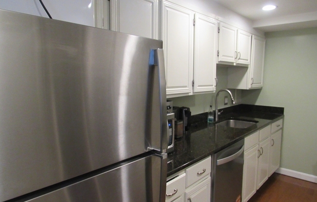 1 bed, 1 bath, 712 sqft, $1,775, Unit 120