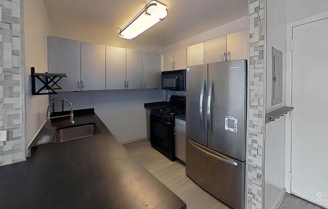 2 beds, 2 baths, $4,100, Unit 8J