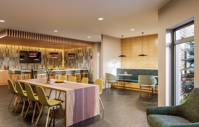 1 bed, 1 bath, 1,114 sqft, $3,530, Unit 515