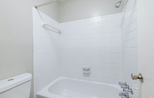 2 beds, 1.5 baths, 976 sqft, $1,400, Unit 2006-19
