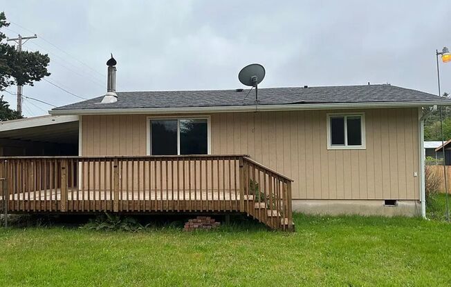 Fenced corner lot centrally located 2 bedroom 1 bath House