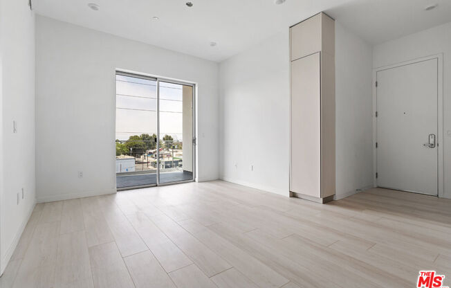 1 bed, 1 bath, $2,990, Unit 301