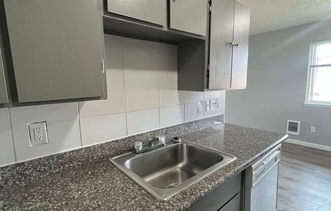 1 bed, 1 bath, 500 sqft, $1,050, Unit 32-B