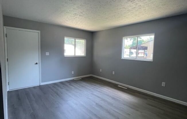 3 beds, 1 bath, $1,295