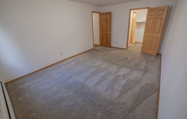 2 beds, 2 baths, 890 sqft, $910, Unit 2571-209