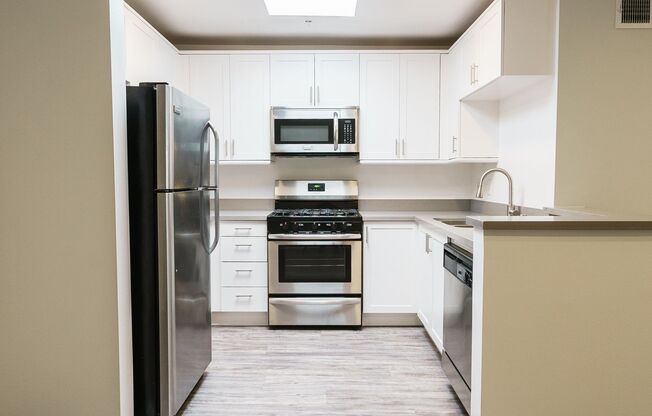 1 bed, 1 bath, 850 sqft, $2,398, Unit 212