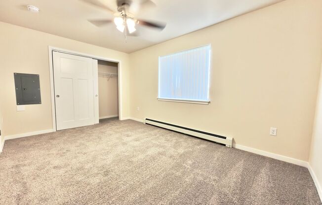 1 bed, 1 bath, 749 sqft, $1,324, Unit EC 4242-13