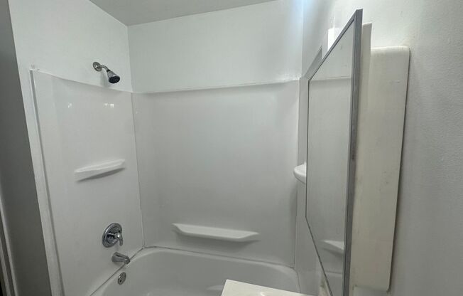 2 beds, 1 bath, 815 sqft, $1,400, Unit Unit 2