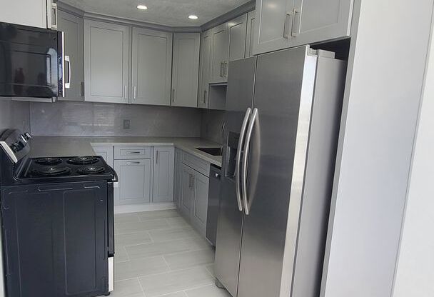 Full of light well located updated apt in Glen Park. Gustavo Lopez AMSI
