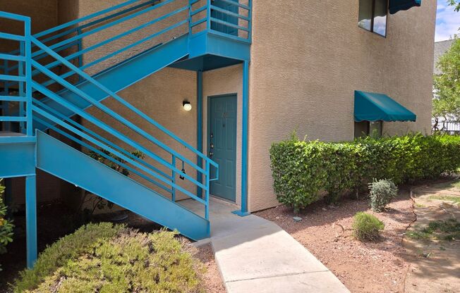 A Fabulous 2 Bedroom, 1 Bathroom Downstairs Unit.