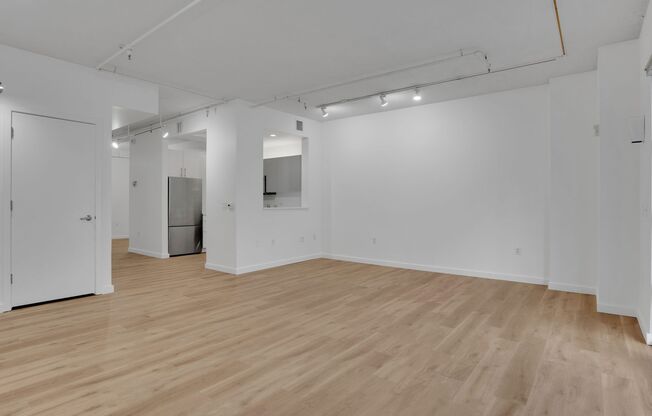 EPIC REA - Modern-Style 1 BR/1 BA Condo in the Heart of South Beach