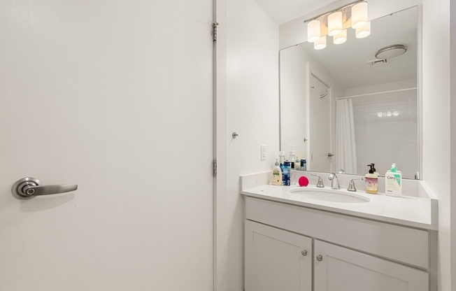 2 beds, 2 baths, 916 sqft, $3,900, Unit P3