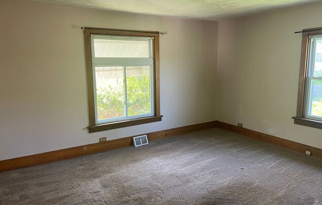 Spacious 2 bedroom house in Penn Hills!!!