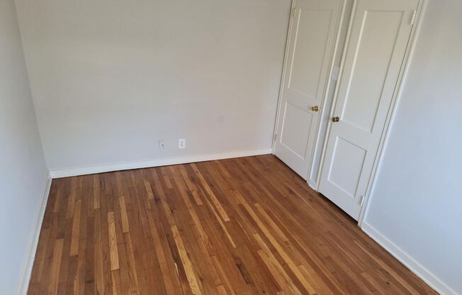 2 beds, 1 bath, 897 sqft, $2,195, Unit A-19