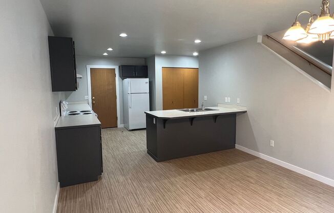 Spacious 4-Bedroom Townhome in Edmonds | Mukilteo School District | Available NOW