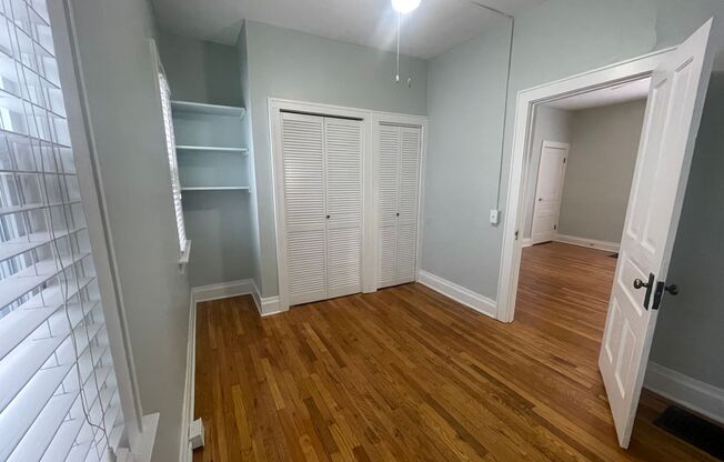 2 beds, 1 bath, 700 sqft, $1,300, Unit 1125 Lake Dr SE - Unit 1