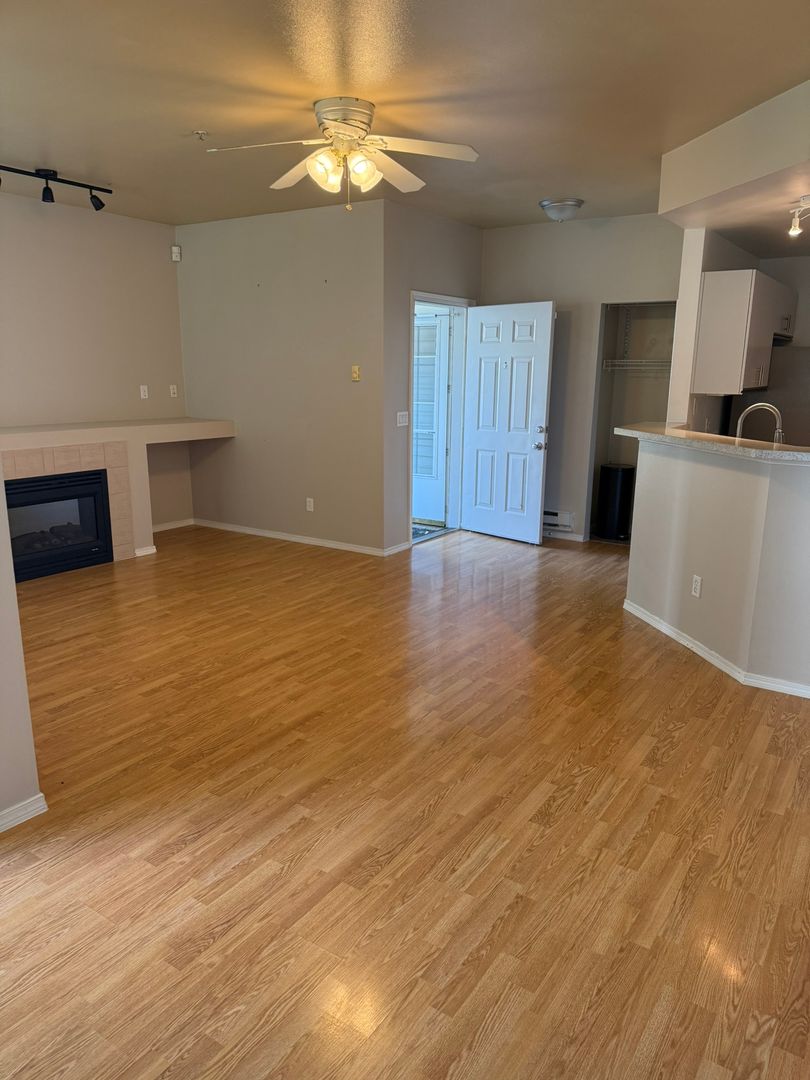 2Bd/2Ba Kent Condo