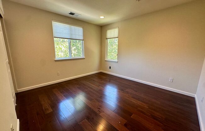 PARKSIDE LUXURY LIVING! CORNER UNIT | MANY UPGRADES