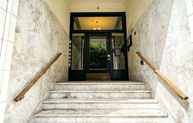 St Florence Apartments