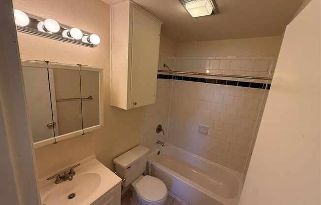 Studio, 1 bath, $900, Unit # 301